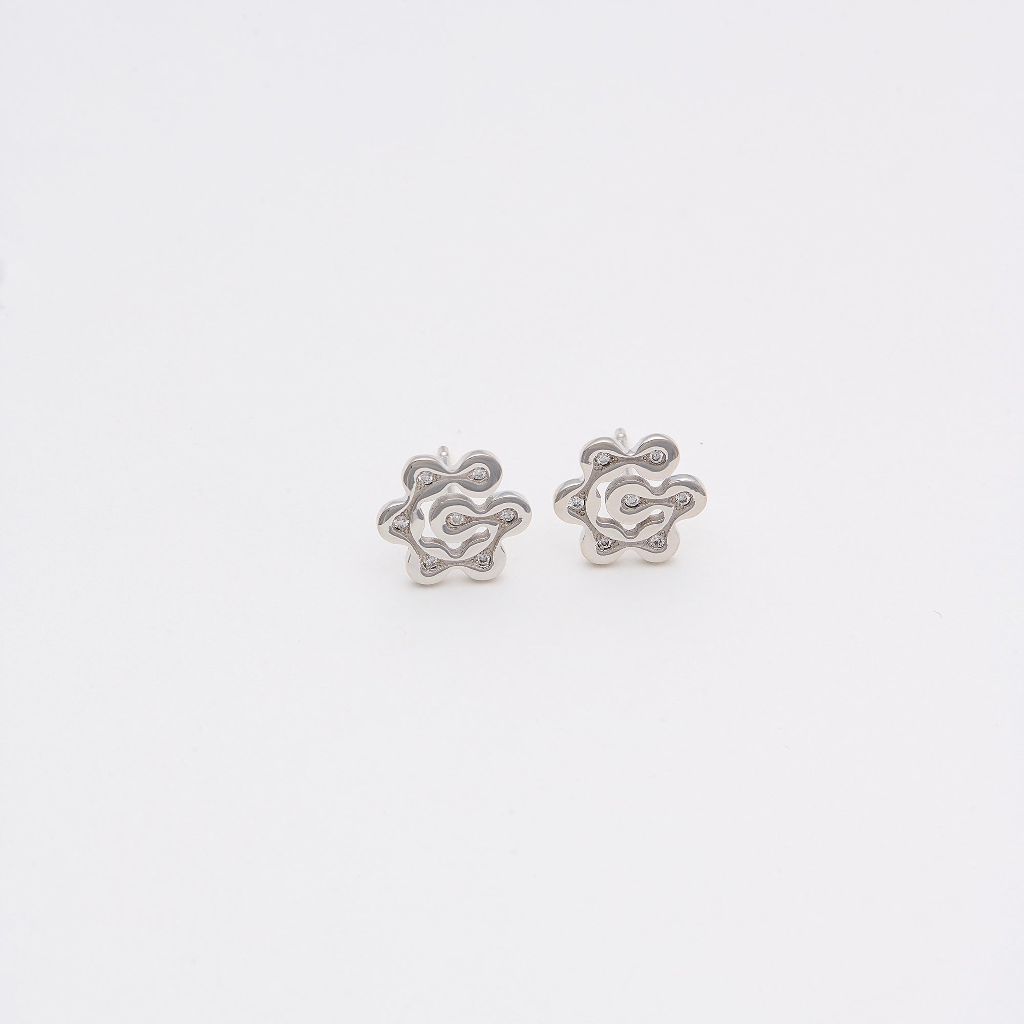 ［G diamond earrings］ G ダイヤモンドピアス